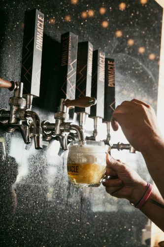 beer pour at pinnacle brewing company 2