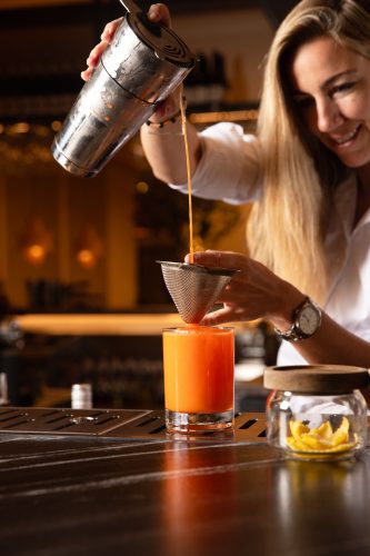 making cocktails at teleferic barcelona 3