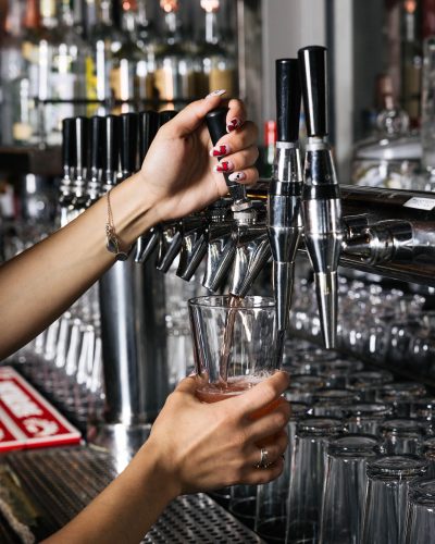 pouring beer at saddle mountain brewing company